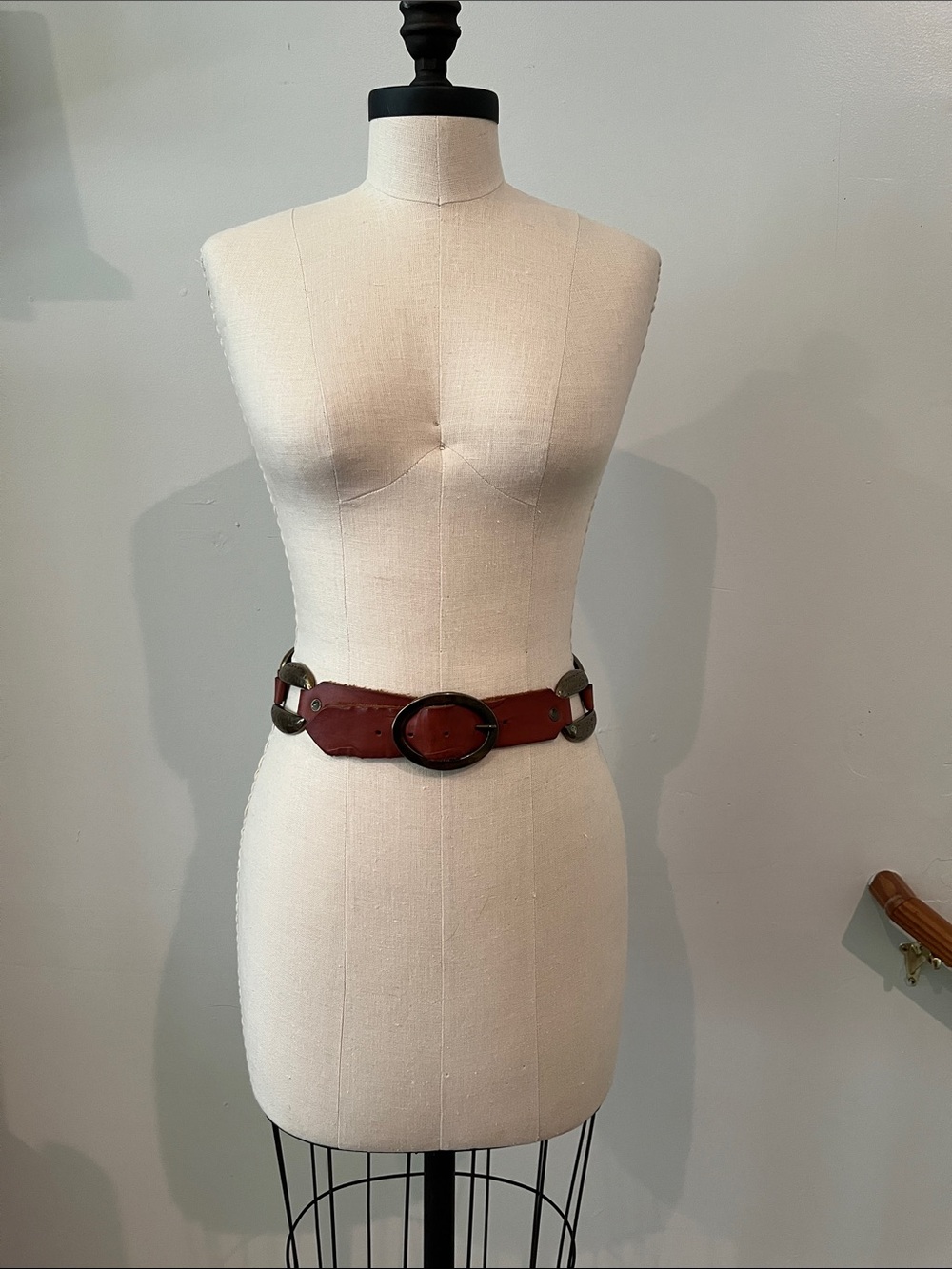 Anthropologie brown Leather waist belt gold brass buckle M